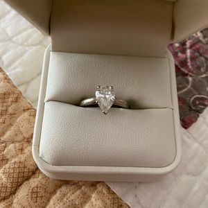 14k White Gold Pear Shape Moissanite Ring 7